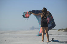 Carica l'immagine nel visualizzatore di Gallery, ION Sol Curv Kite Harness Women 2023