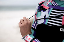 Lade das Bild in den Galerie-Viewer, action_shot