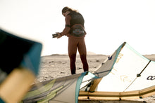 Carica l'immagine nel visualizzatore di Gallery, action_shot