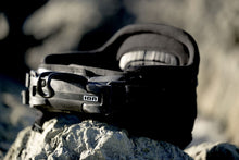 Lade das Bild in den Galerie-Viewer, action_shot