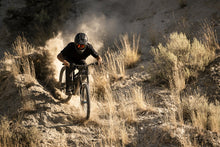 Lade das Bild in den Galerie-Viewer, MTB Hose Scrub Amp BAT Herren