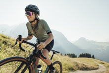 Carica l'immagine nel visualizzatore di Gallery, Maglia da Gravel VNTR Amp a maniche corte da donna