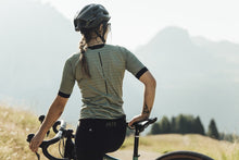 Carica l'immagine nel visualizzatore di Gallery, Maglia da Gravel VNTR Amp a maniche corte da donna