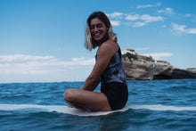 Lade das Bild in den Galerie-Viewer, Damen Neoprenanzug Amaze Shorty Crossback 1.5