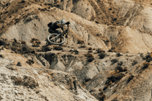 Carica l'immagine nel visualizzatore di Gallery, ION Scrub Select 2021