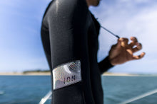 Load image into Gallery viewer, ION Men Wetsuit Seek Core 2/2 Shorty Longsleeve Front Zip 2023