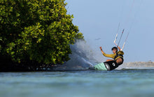 Carica l'immagine nel visualizzatore di Gallery, action_shot