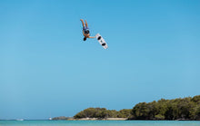 Carica l'immagine nel visualizzatore di Gallery, action_shot