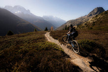 Lade das Bild in den Galerie-Viewer, action_shot