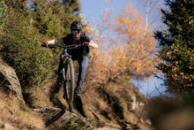 Lade das Bild in den Galerie-Viewer, action_shot