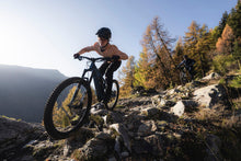 Lade das Bild in den Galerie-Viewer, action_shot