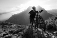 Lade das Bild in den Galerie-Viewer, action_shot