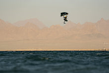 Carica l'immagine nel visualizzatore di Gallery, action_shot