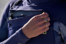 Carica l&#39;immagine nel visualizzatore di Gallery, action_shot
