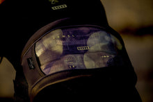 Lade das Bild in den Galerie-Viewer, action_shot
