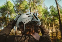 Lade das Bild in den Galerie-Viewer, MTB Helmet Seek EU/CE
