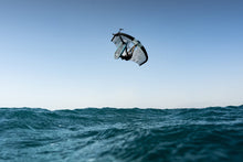 Carica l'immagine nel visualizzatore di Gallery, action_shot