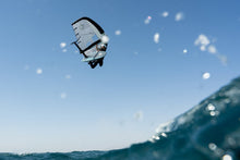 Carica l'immagine nel visualizzatore di Gallery, action_shot