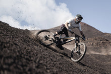 Carica l'immagine nel visualizzatore di Gallery, action_shot