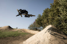 Carica l'immagine nel visualizzatore di Gallery, action_shot