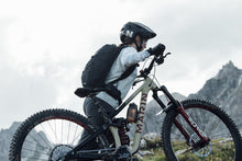 Lade das Bild in den Galerie-Viewer, MTB Rucksack Villain 8
