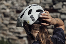 Lade das Bild in den Galerie-Viewer, MTB Helmet Traze Amp MIPS
