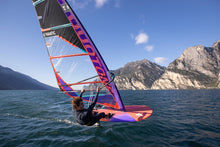 Lade das Bild in den Galerie-Viewer, Fanatic Falcon Foil BXF 2022
