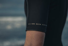 Carica l&#39;immagine nel visualizzatore di Gallery, action_shot
