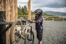 Carica l&#39;immagine nel visualizzatore di Gallery, Pantaloncini MTB Scrub Amp per bambini
